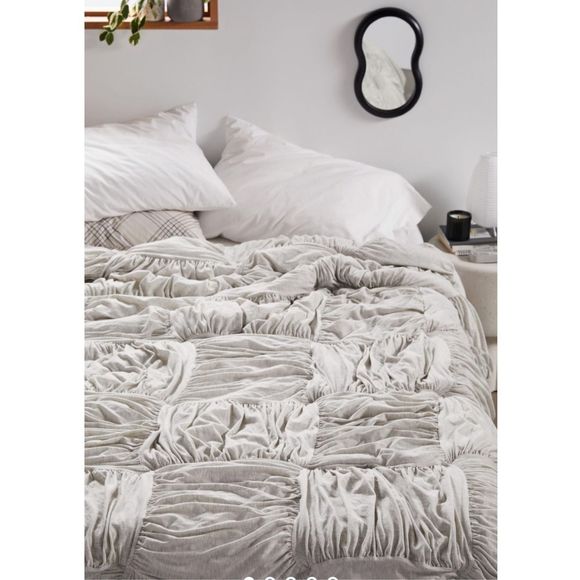 Urban Outfitters Other - Urban Outfitters Basket Weave Jersey Comforter King size